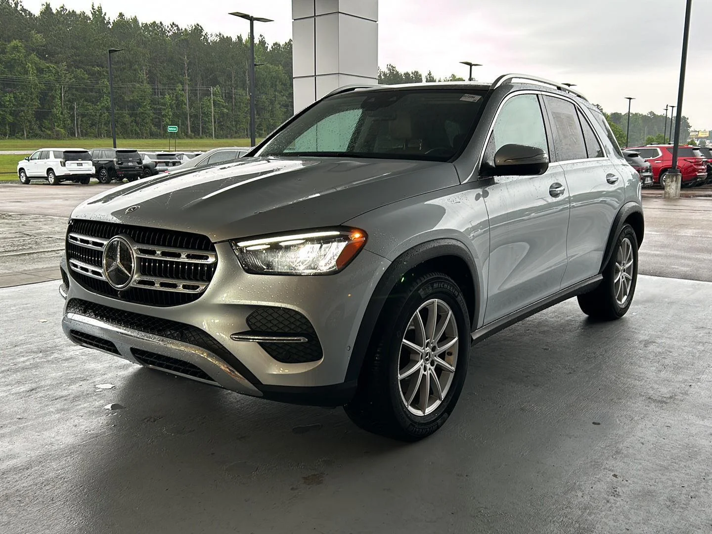Used 2025 Silver Mercedes-Benz 4MATIC® image 1