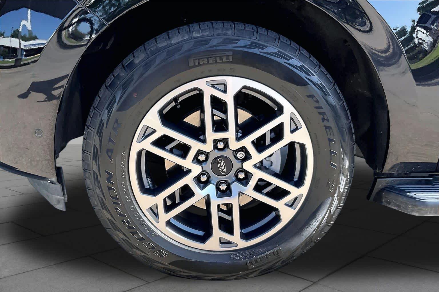 Used 2025 Agate Black Metallic Ford Active image 11