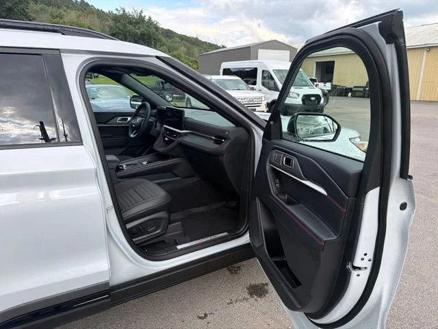 New 2026 Space White Metallic Ford ST-Line image 97