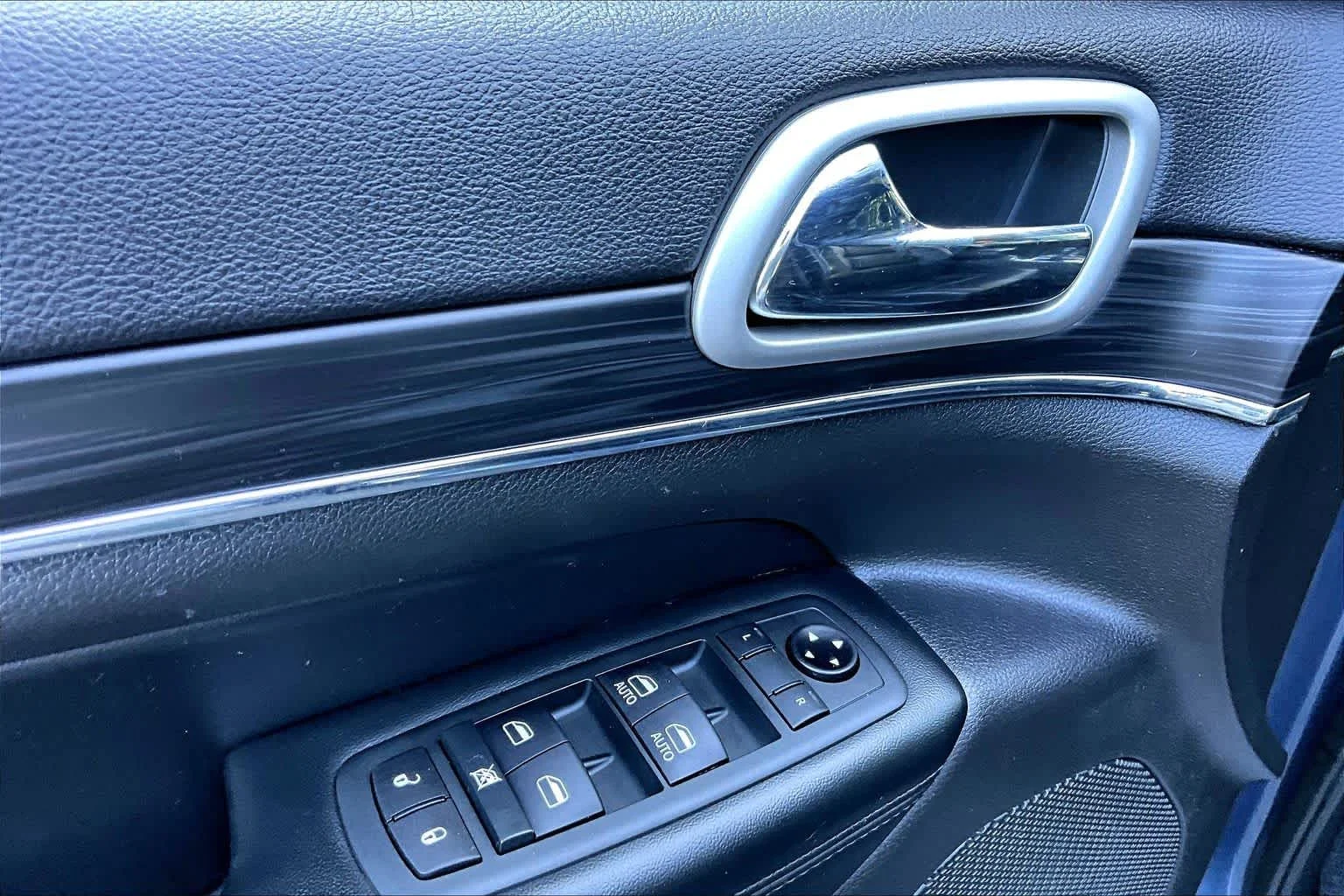 Used 2021 Slate Blue Pearlcoat Jeep Limited image 32