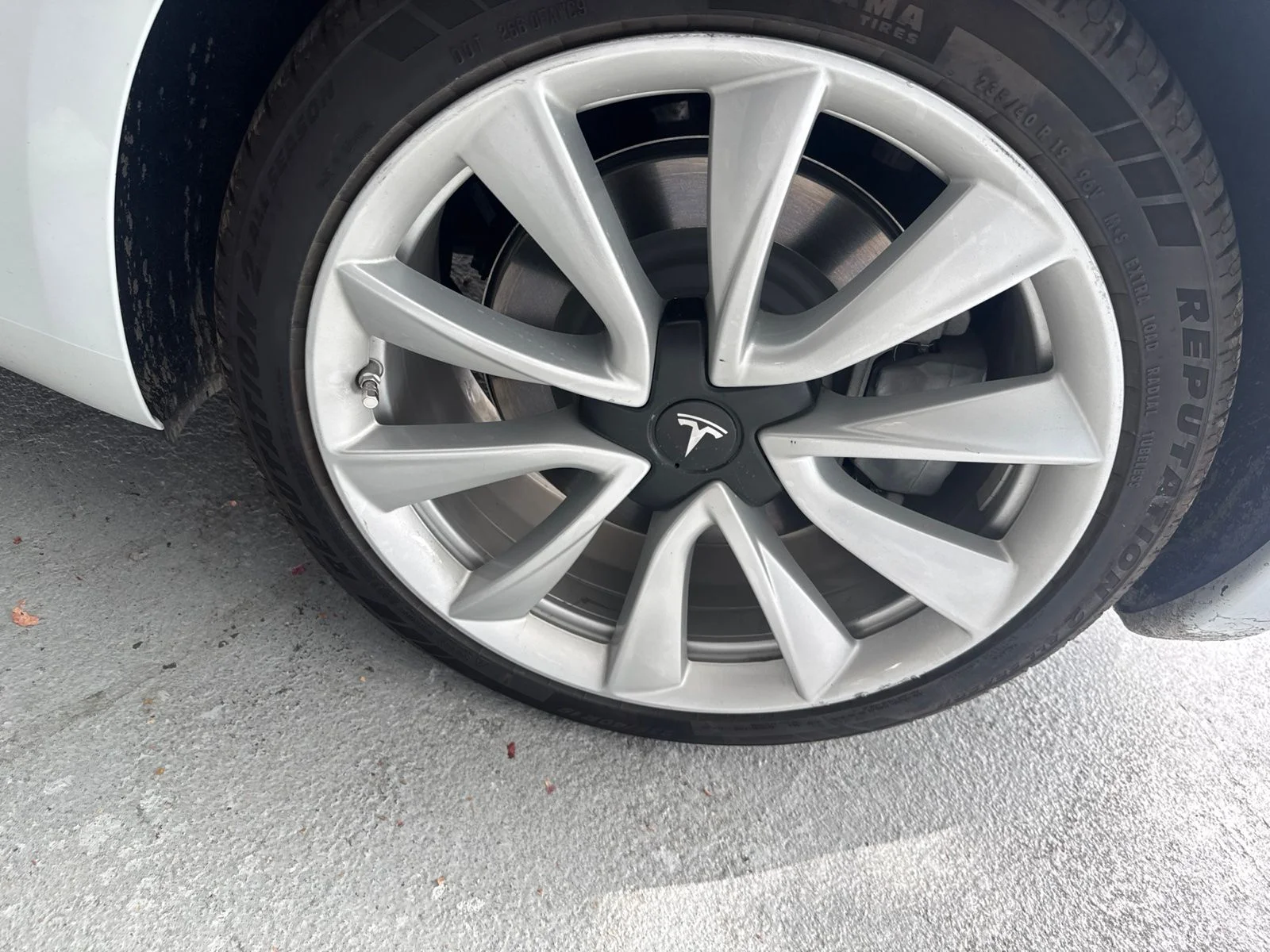 Used 2019  Tesla  image 6