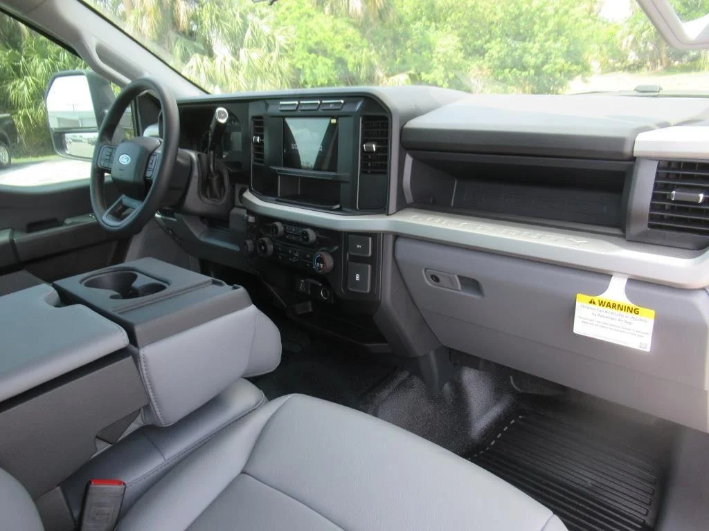 2024 Ford F-350 Super Duty Chassis Cab XL - Photo 11