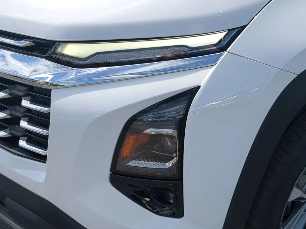 Used 2025 White Chevrolet LT image 7
