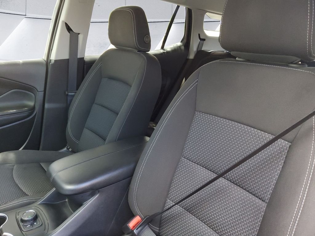 Used 2024 Silver GMC SLE image 8