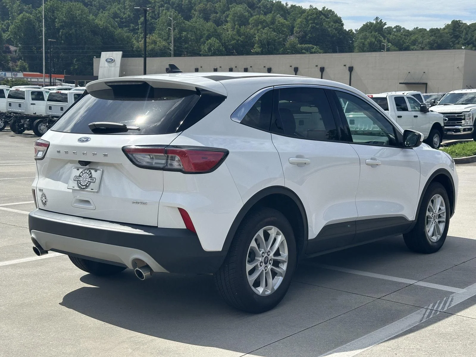 Used 2021 Oxford White Ford SE image 7
