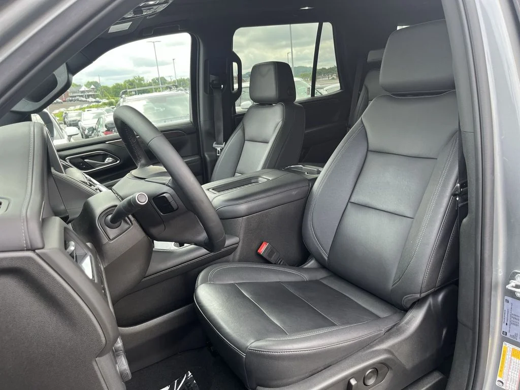 Used 2023 Gray Chevrolet Z71 image 17