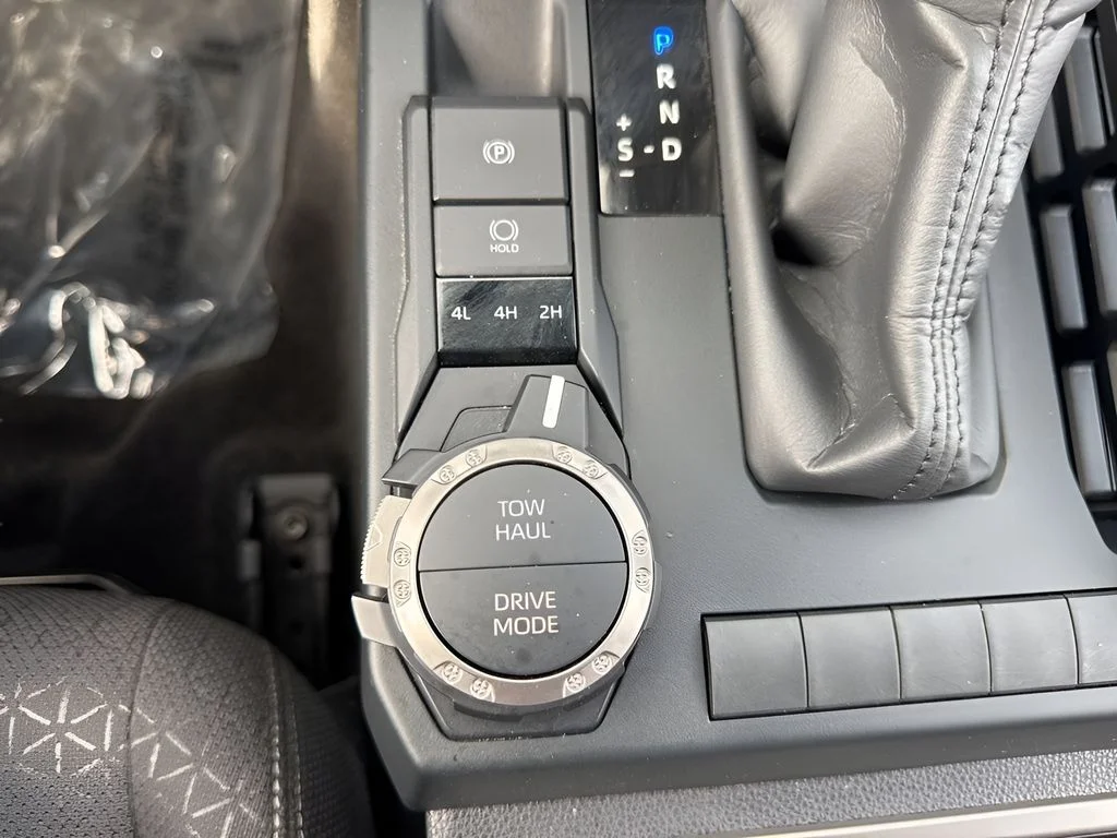 Used 2025  Toyota SR5 image 17