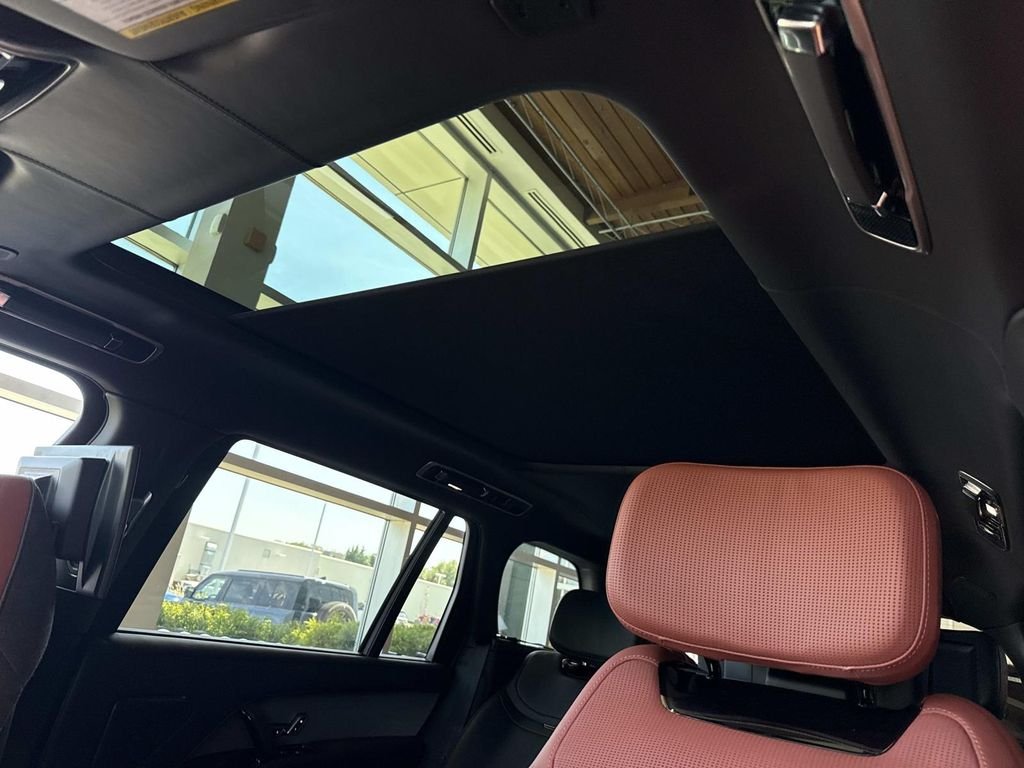 New 2026 Ethereal Frost Satin Land Rover SV Signature Suite image 27