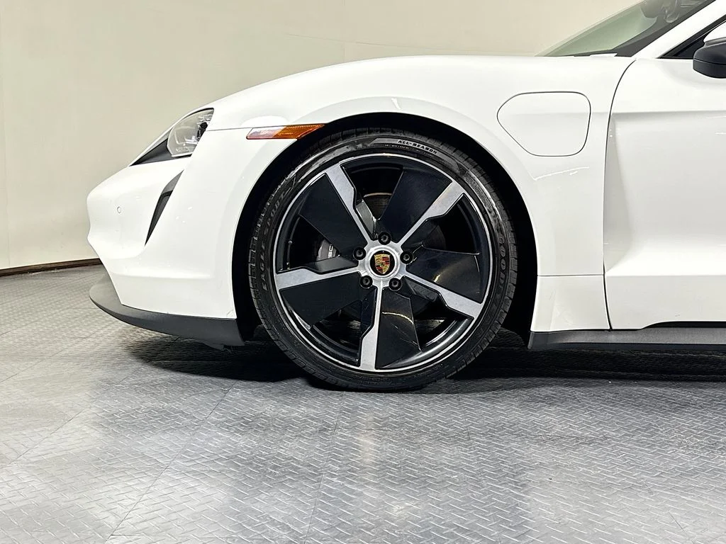 Used 2022 White Porsche  image 27