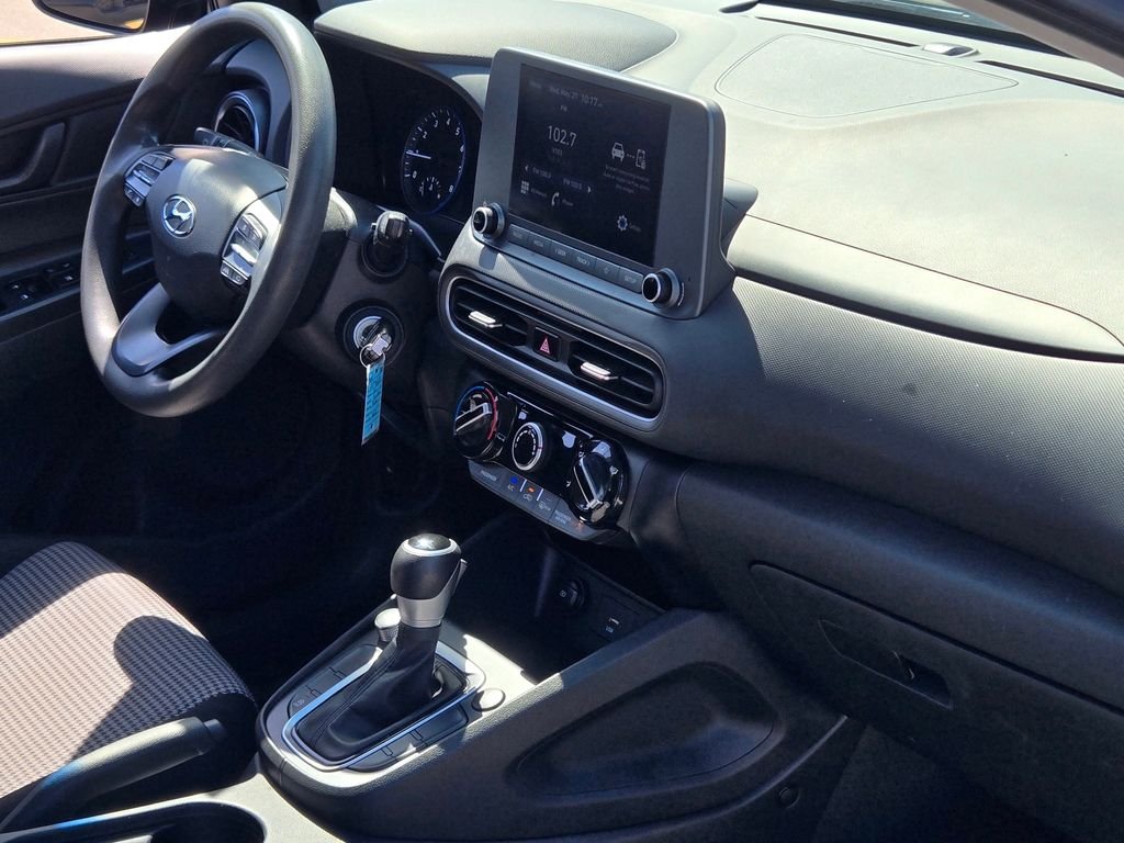 Certified Used 2022 Black Hyundai SE image 11