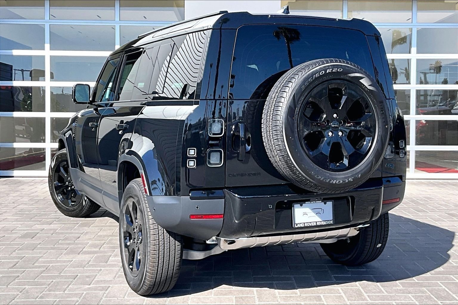 New 2026 Santorini Black LAND ROVER S image 3