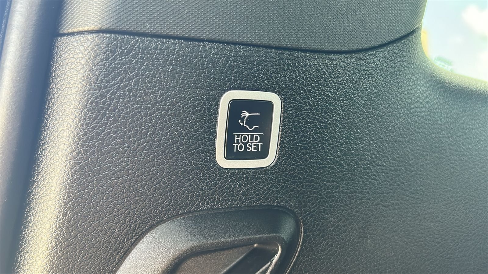 Used 2024 Gray Jeep Base image 18