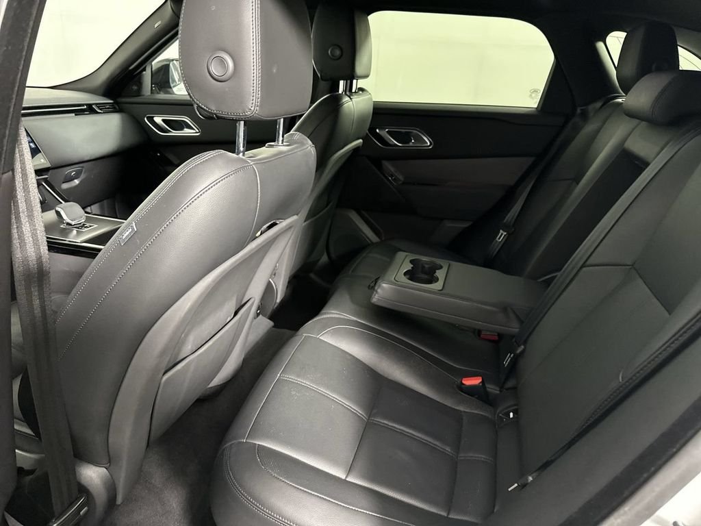 Used 2025  Land Rover Dynamic SE image 15