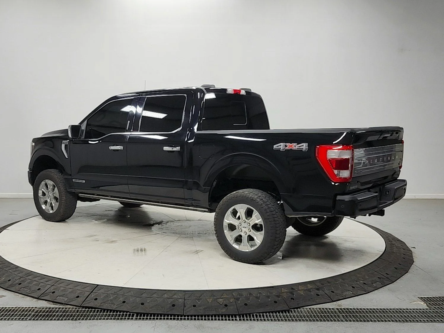 Used 2021 Black Ford Platinum image 5
