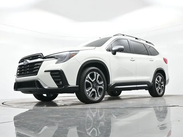 Used 2023 Crystal White Pea Subaru Limited image 29