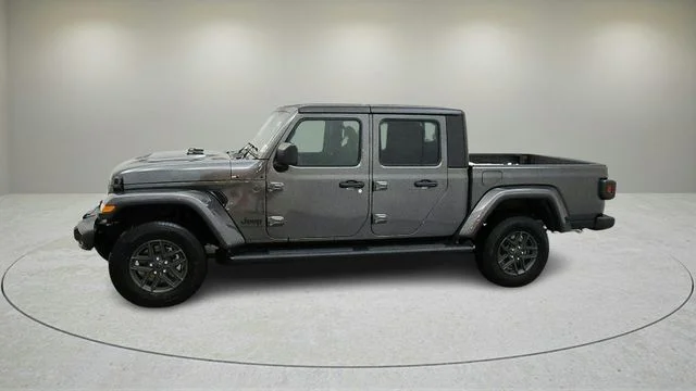New 2026 Granite Crystal Metallic Clearcoat Jeep Sport S image 5