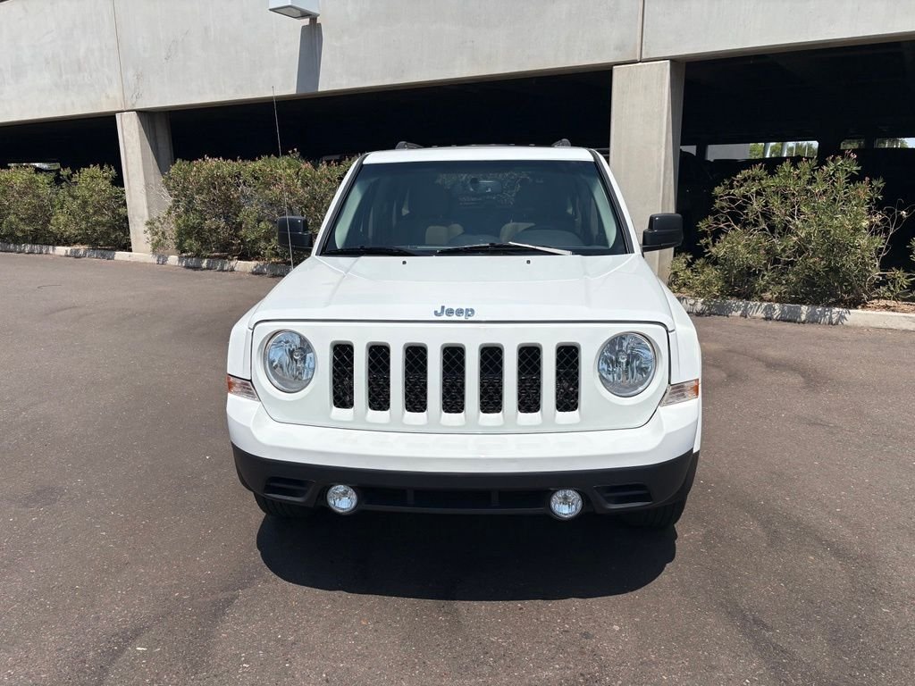 Used 2016 White Jeep Latitude image 3