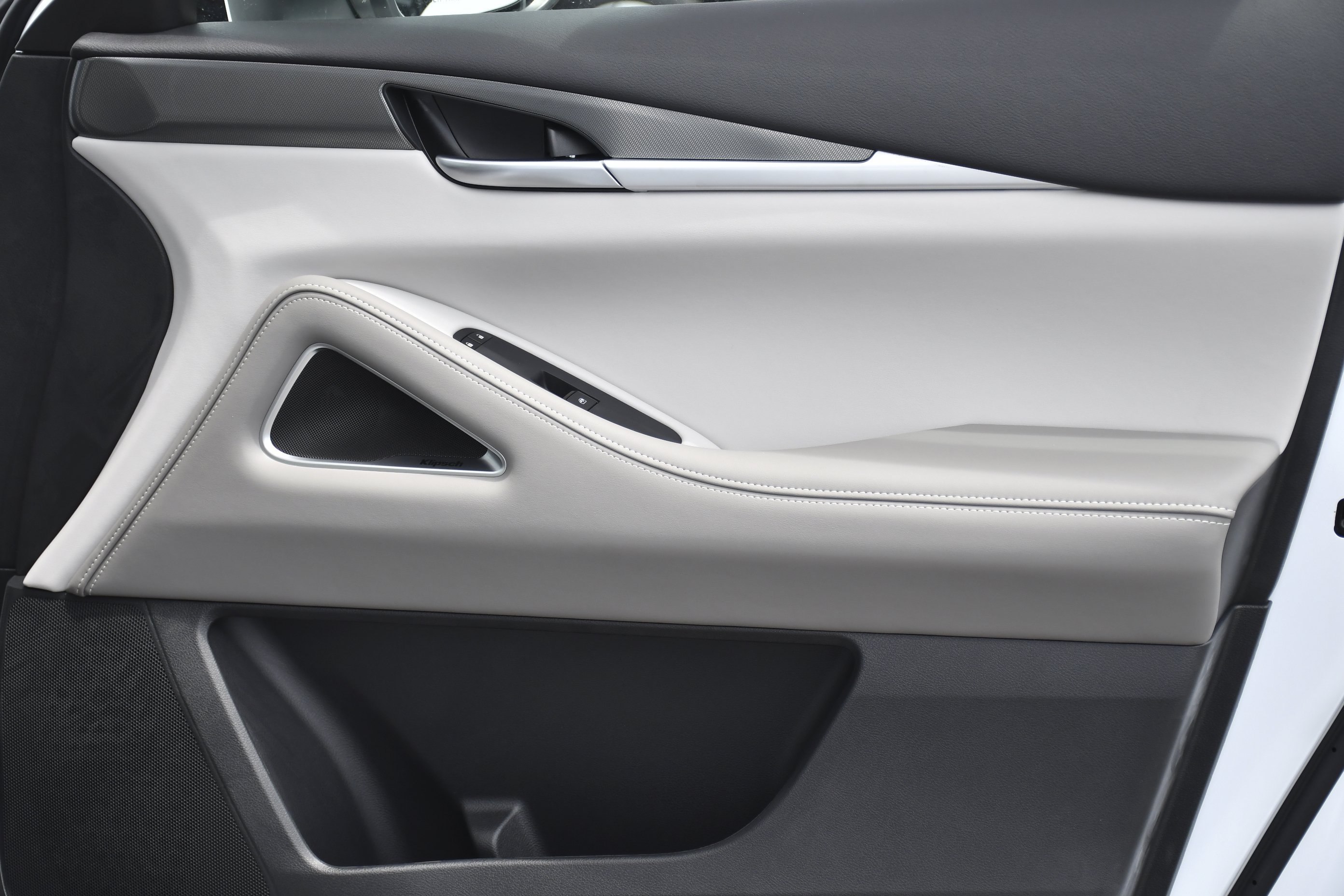 New 2027 RADIANT WHITE INFINITI Luxe FWD image 34