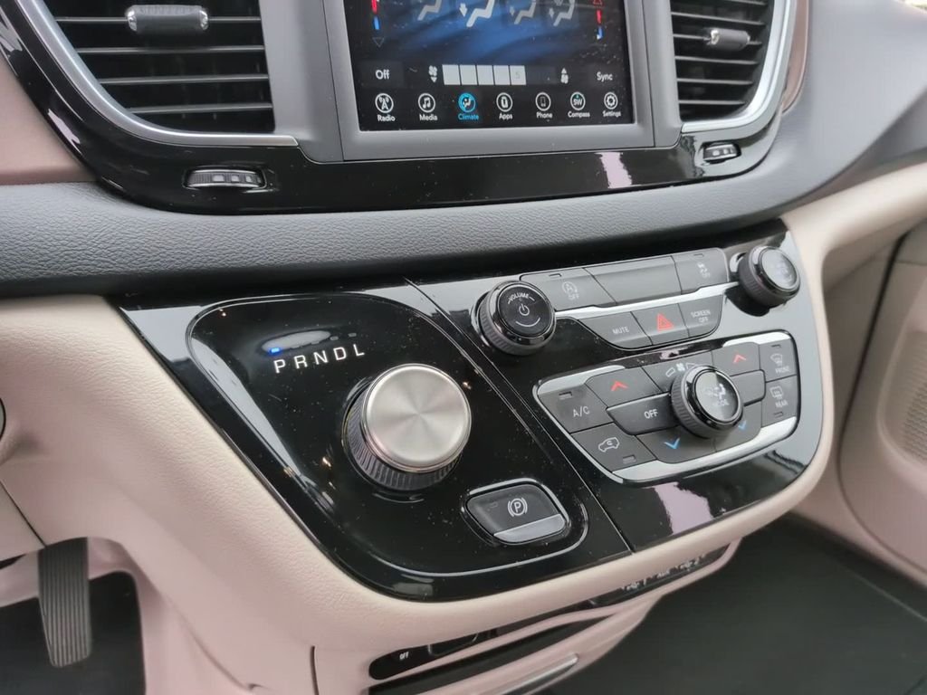 Used 2021 White Chrysler LXI image 23