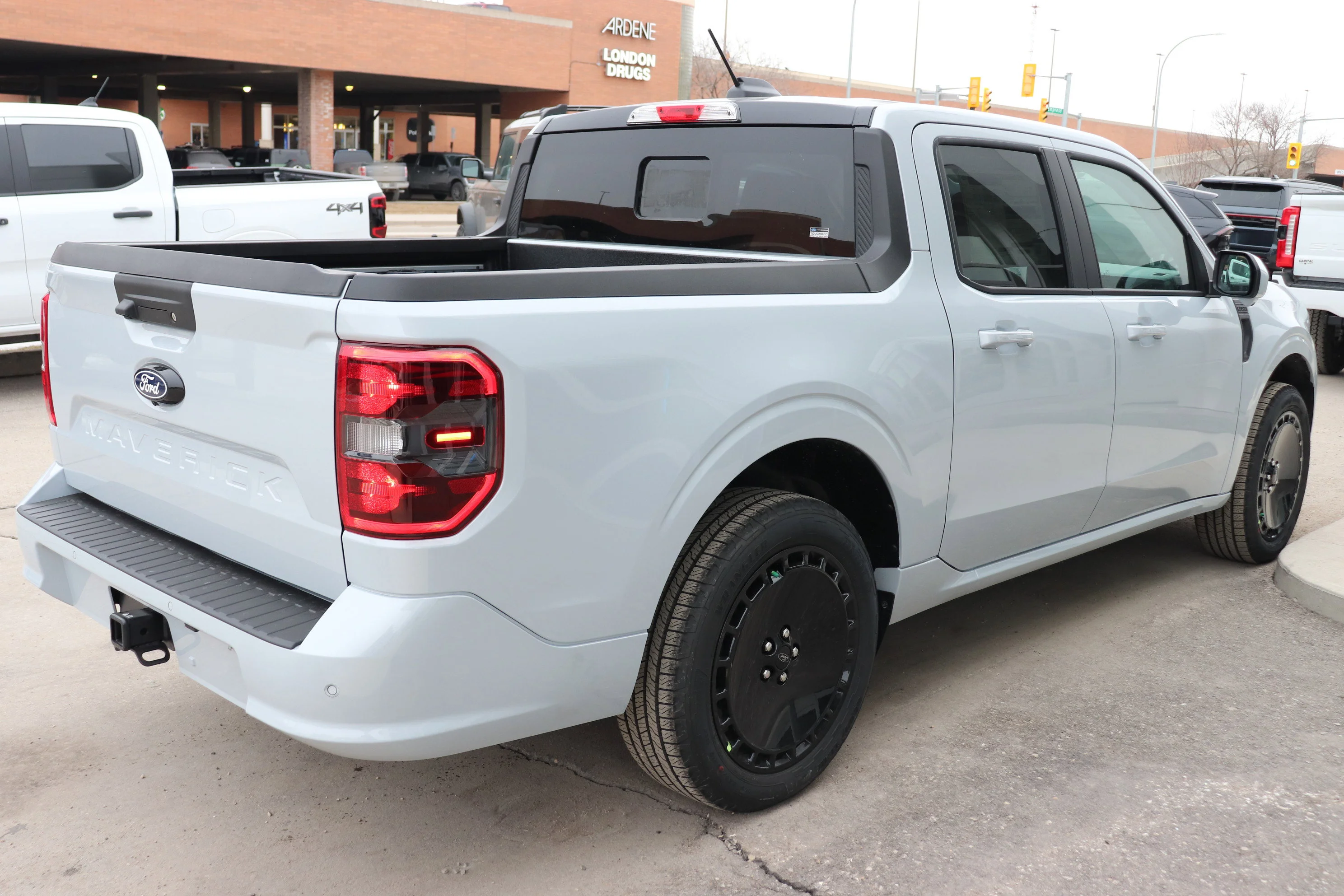 New 2026 SPACE WHITE METALLIC Ford Lobo High image 4
