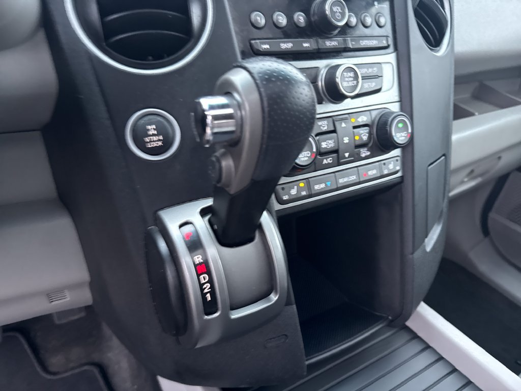 Used 2013 Gray Honda EX-L image 24