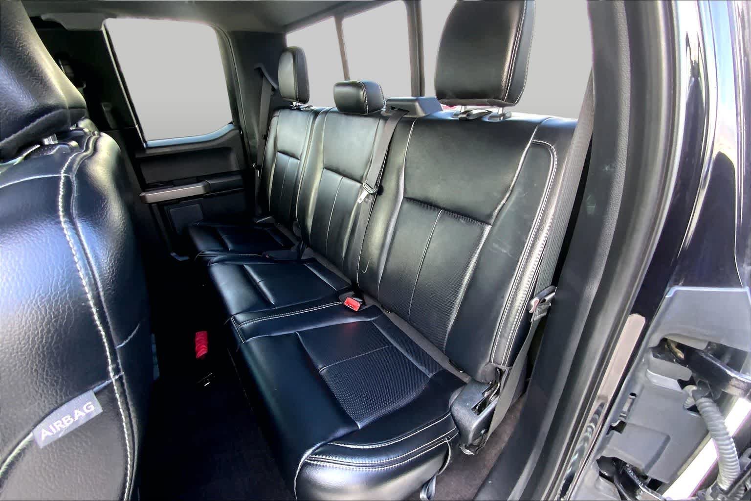 Used 2020 Agate Black Metallic Ford LARIAT image 20