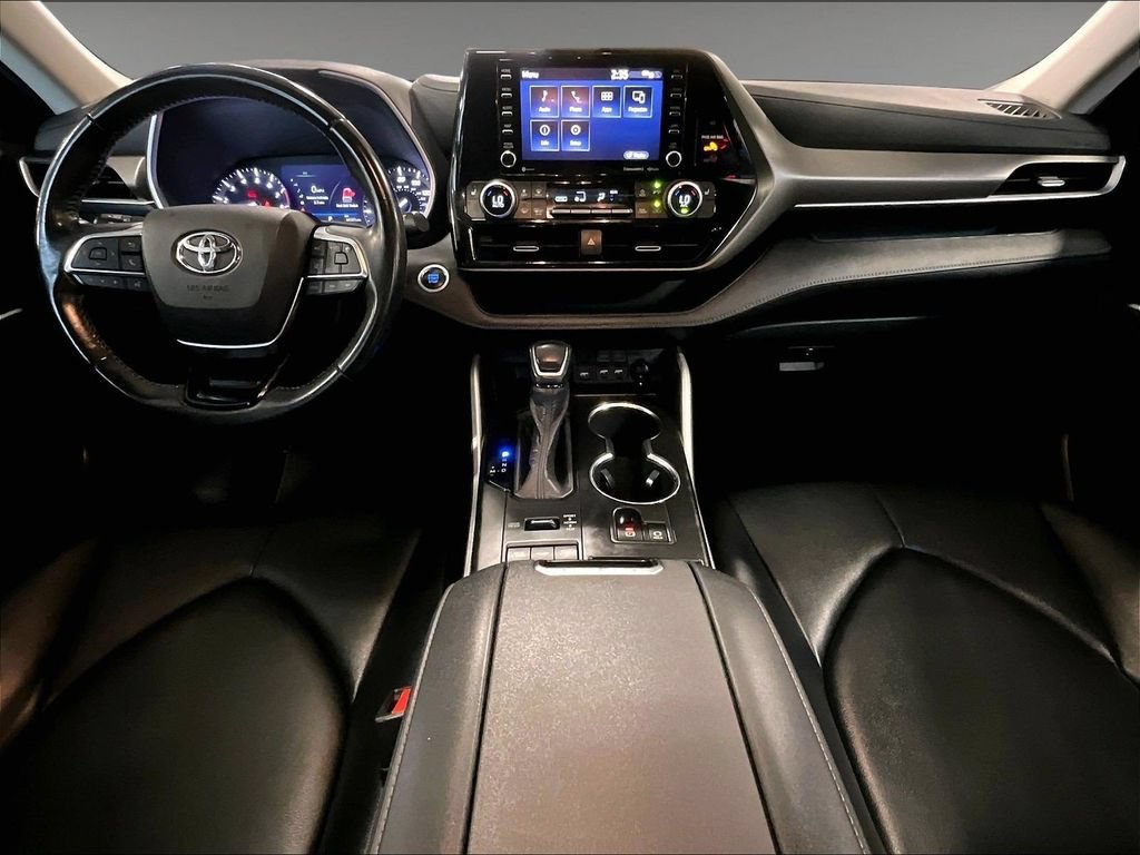 Used 2020 Moon Dust Toyota XLE image 22