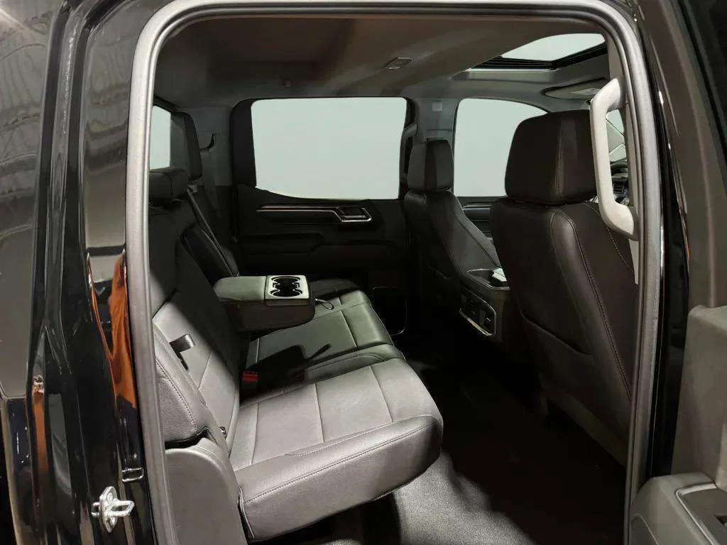 Used 2024 Onyx Black GMC Elevation image 28