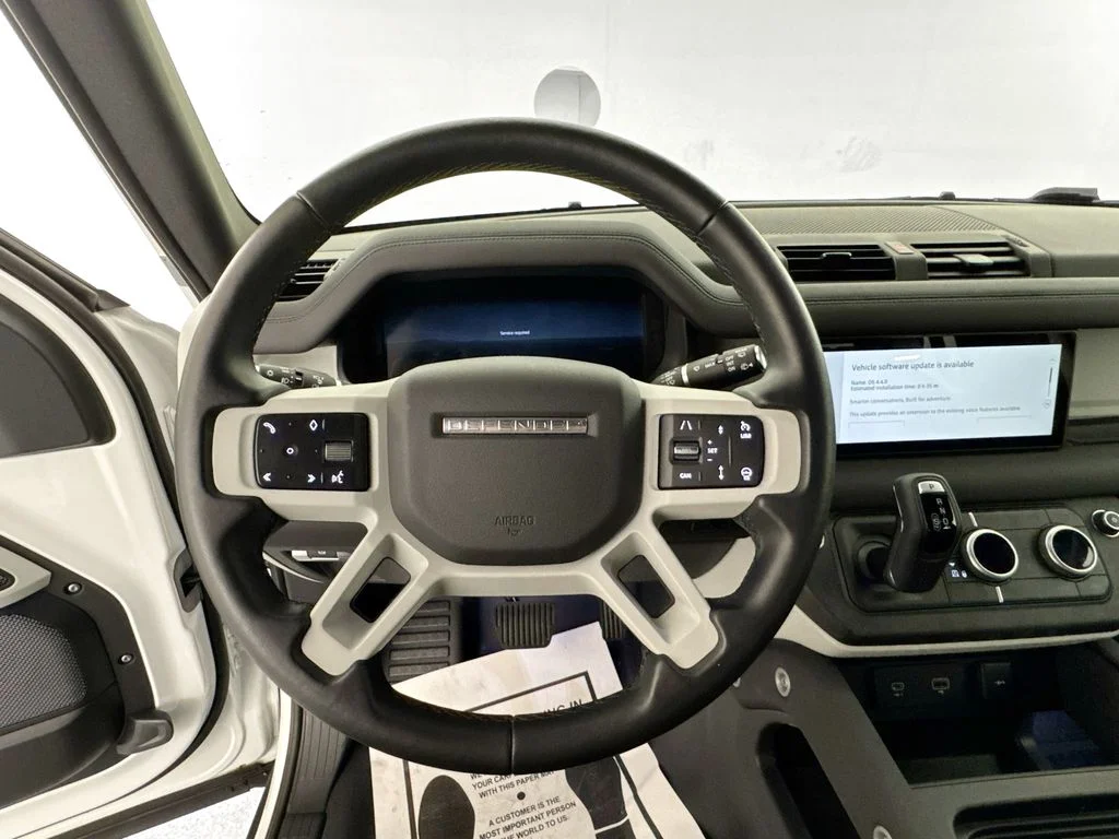 Used 2024 White Land Rover X-Dynamic SE image 11