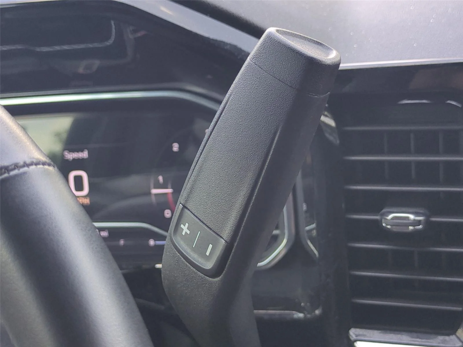 Used 2024 Onyx Black GMC Elevation image 30