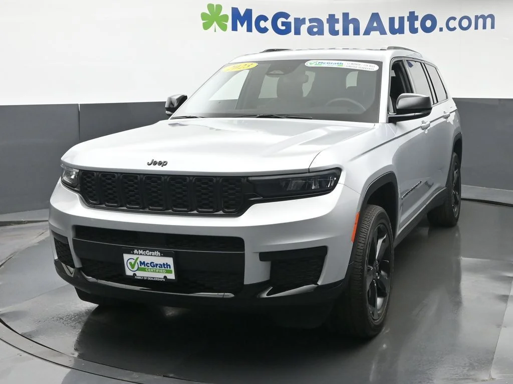 Used 2023 Silver Jeep Altitude image 23