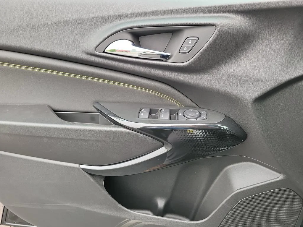 New 2026 Mosaic Black Metallic Chevrolet LT image 16