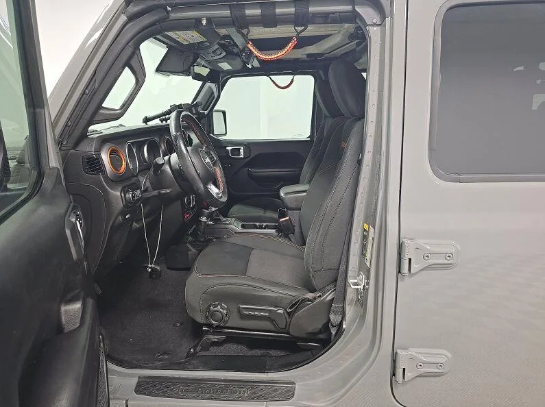 Used 2021 Sting-Gray Clearcoat Jeep Mojave image 10
