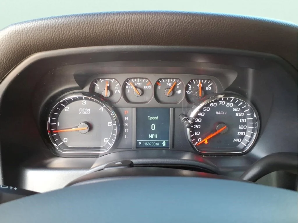 Used 2018 White GMC Base image 19