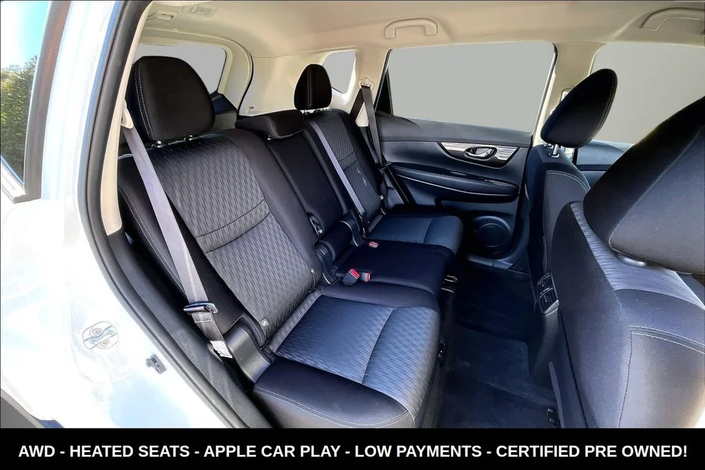 Used 2019 White Nissan SV image 31