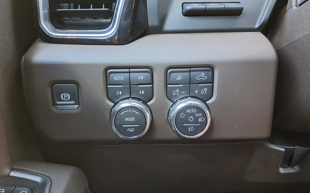 Used 2025 Black GMC Denali image 30