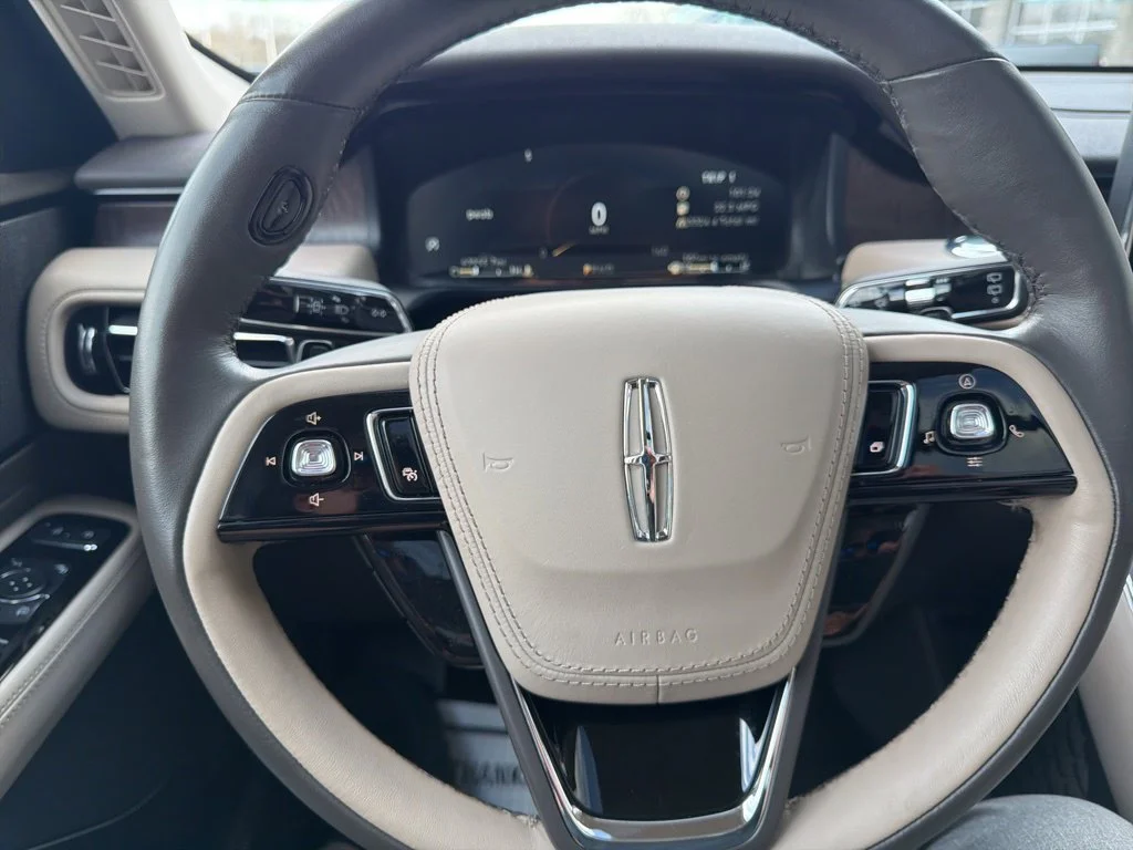 Used 2023 Pristine White Lincoln Reserve image 27