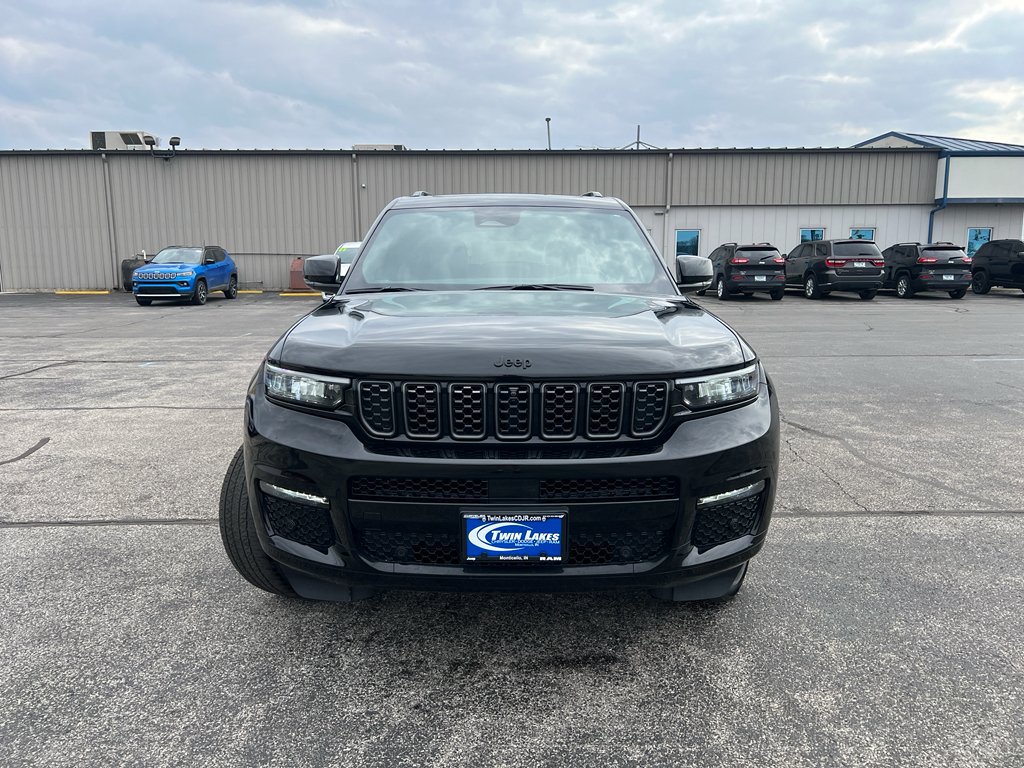 Used 2024 Diamond Black Crystal Pearlcoat Jeep Summit Reserve image 3