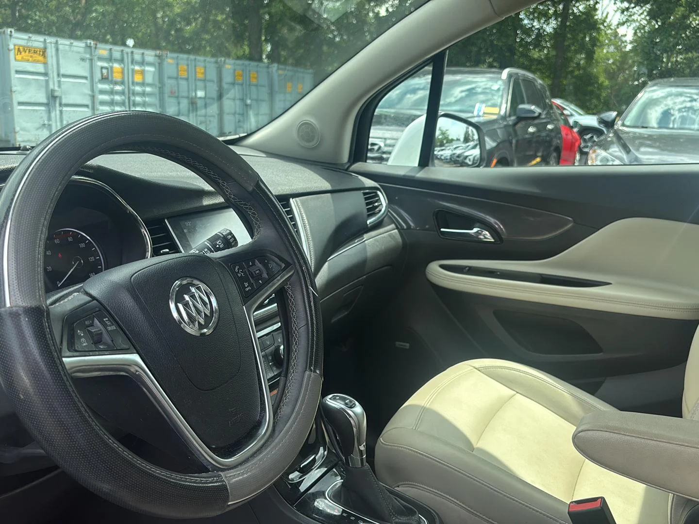 Used 2018 White Frost Tricoat Buick Premium image 8