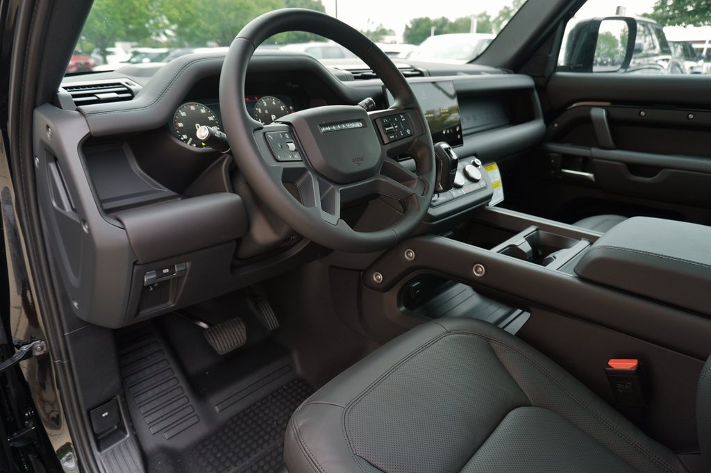 2025 LAND ROVER DEFENDER - Image 13