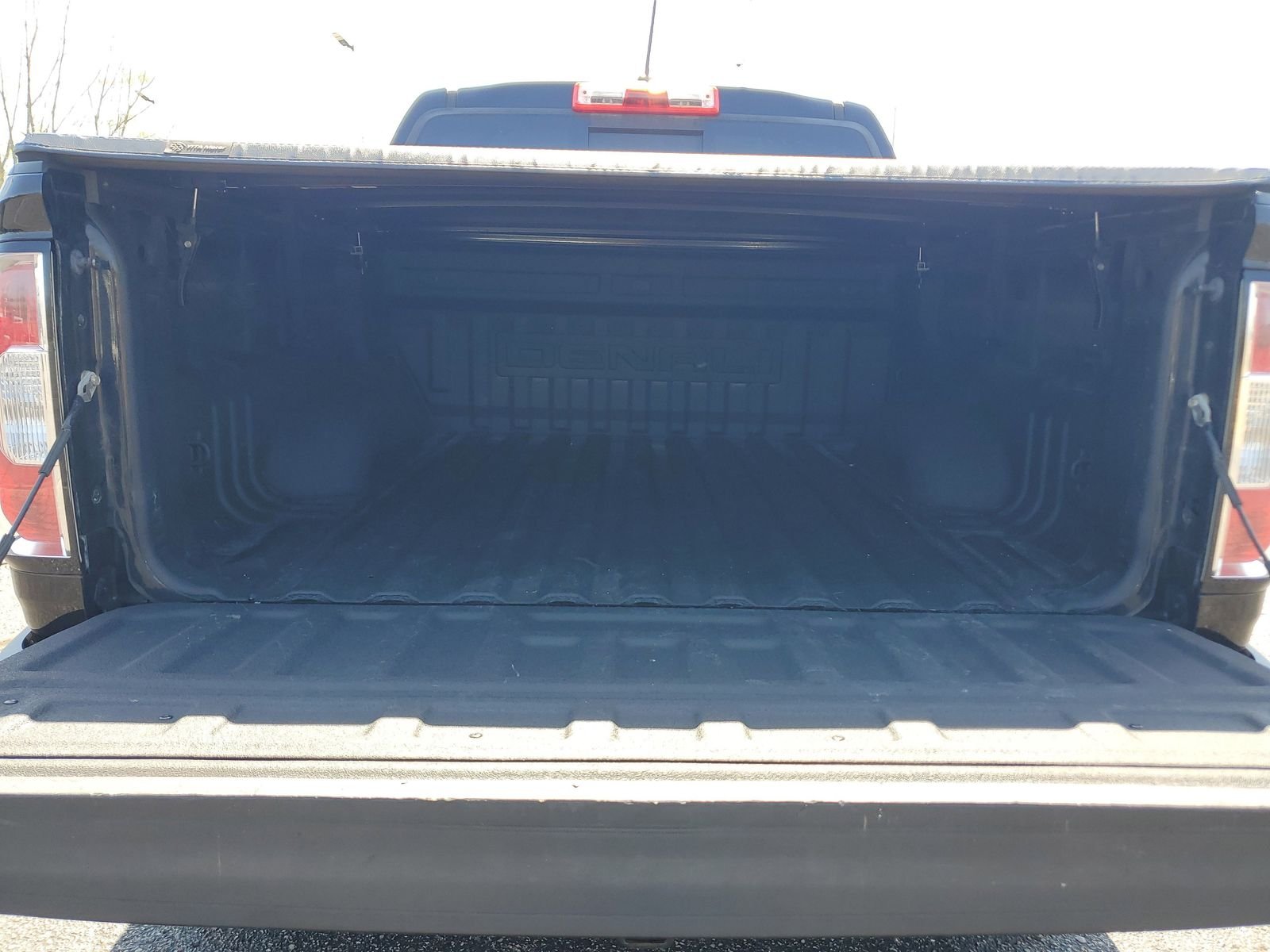 Used 2017 Black GMC Denali image 9