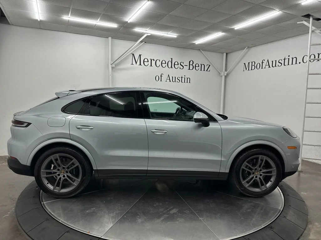 Used 2024  Porsche Base image 8