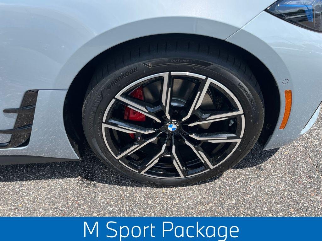 New 2026 Brooklyn Grey Metallic BMW xDrive40 image 2