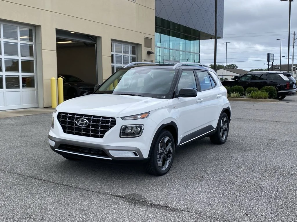Used 2026 Lunar White w/Black Roof Hyundai SEL image 4