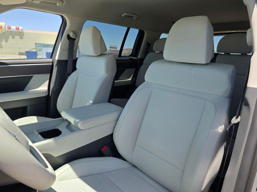 New 2026 Silver Hyundai SE image 13