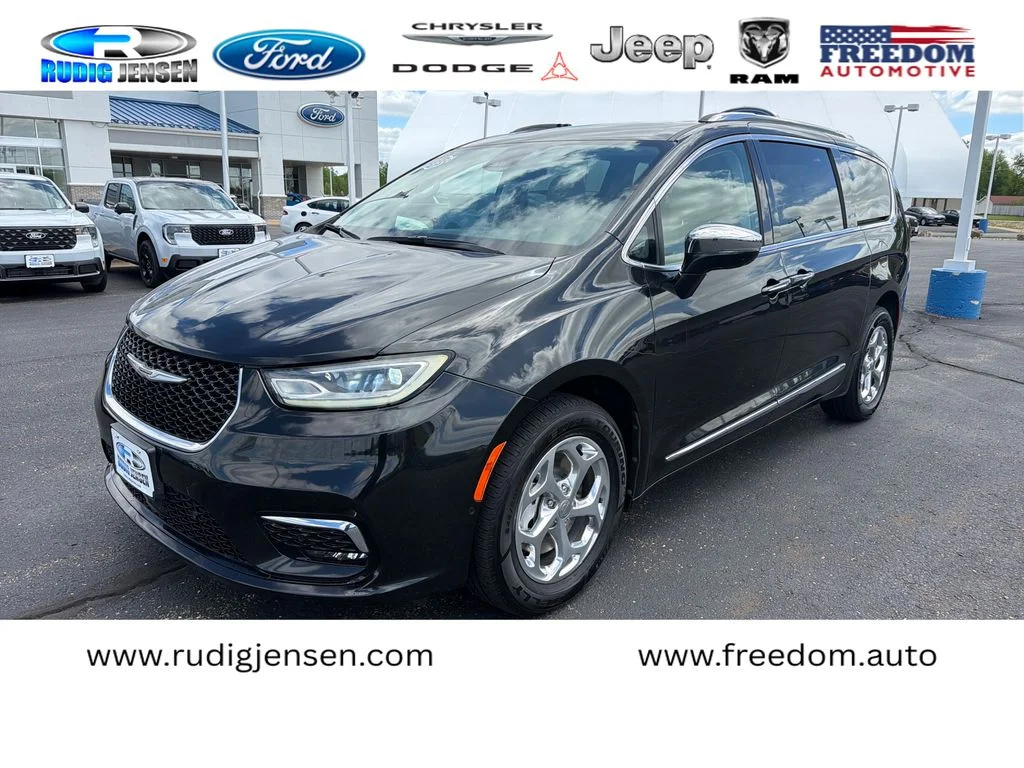 2021 Chrysler Pacifica Limited's photo