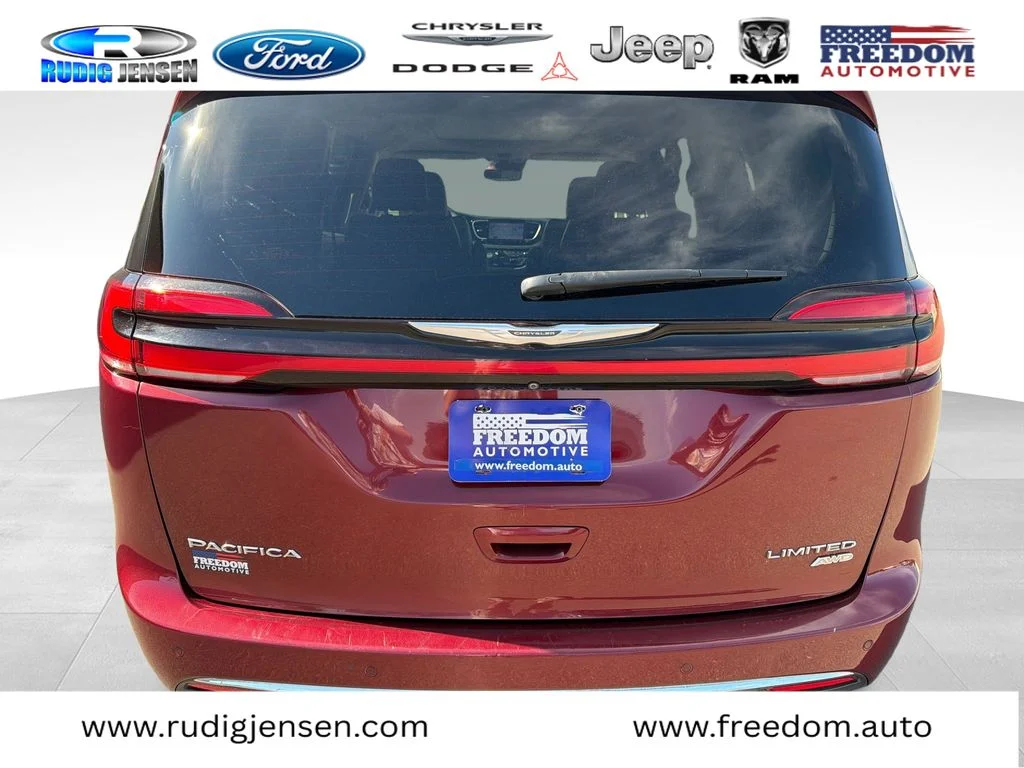 Used 2021 Red Chrysler Limited image 4