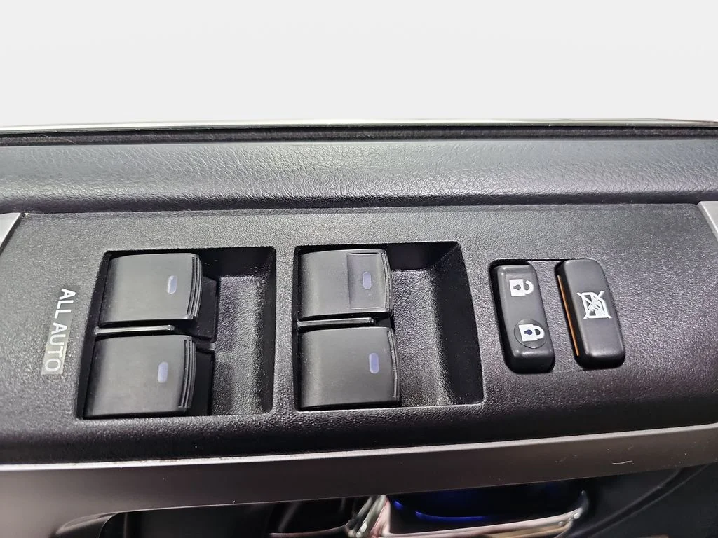 Used 2015 Red Toyota Limited image 30