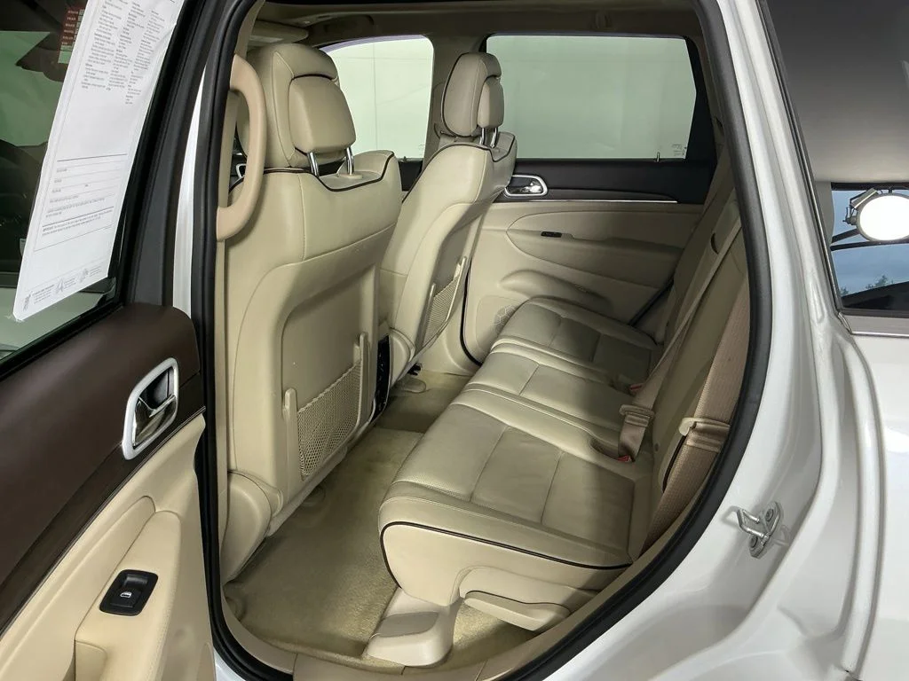 Certified Used 2020 White Jeep Overland image 14