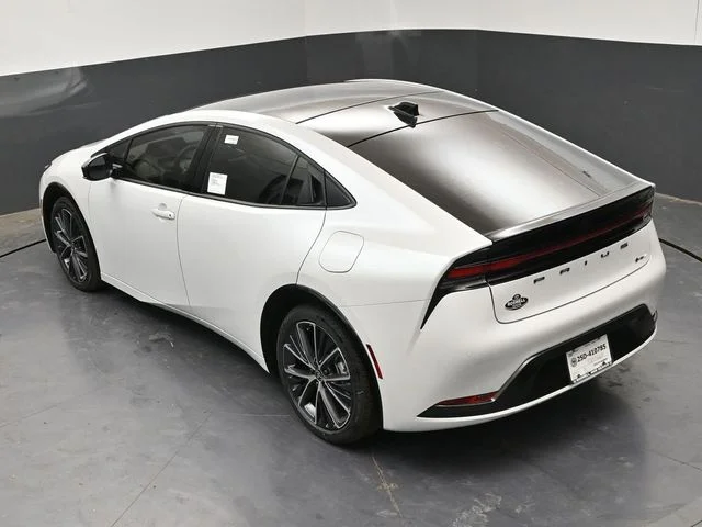 New 2026 Wind Chill Pearl <sup>1</sup> Toyota  XLE image 29